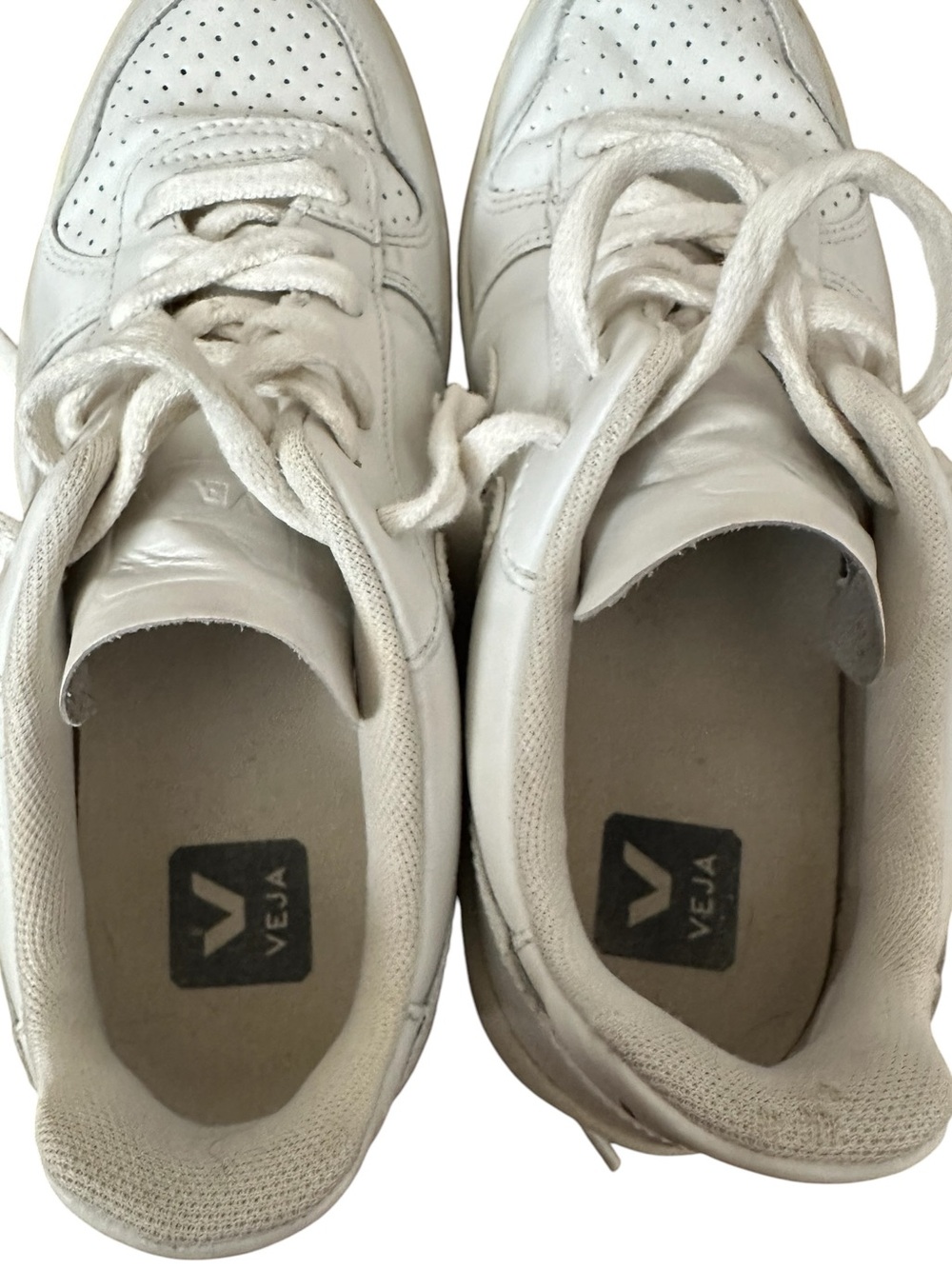 Veja V-10 White Leather Low Top Sneakers
Sustainable Shoes Size 7 - Picture 9 of 16